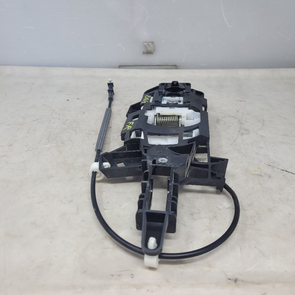 2019 SIERRA150 FRONT RH OUTER DOOR HANDLE & BRACKET 25229 - image 5