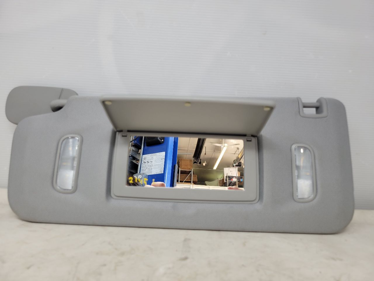 2017 SILVRDO15 LH DRIVER SUN VISOR LIGHTED GREY 25259 - image 9