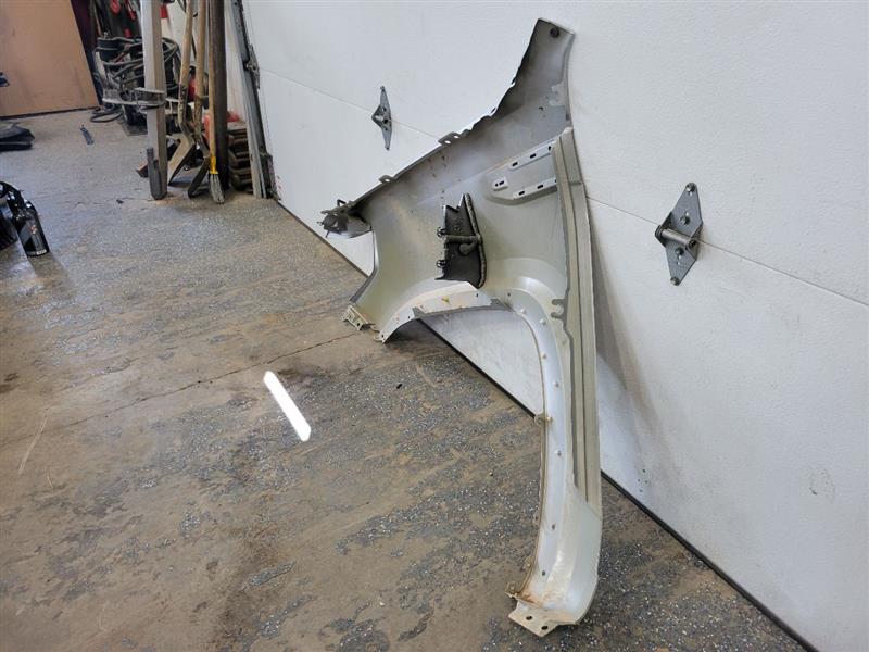 2019 SIERRA150 RH FENDER 000 SWITCHBLADE SILVER 25313 - image 7