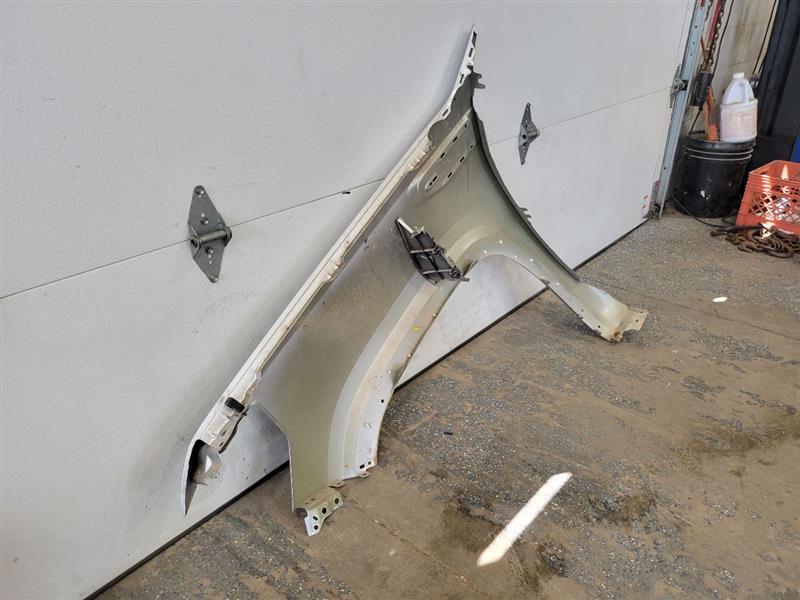 2019 SIERRA150 RH FENDER 000 SWITCHBLADE SILVER 25313 - image 8