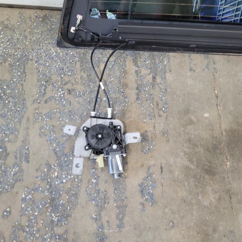 2019 SIERRA150 OEM POWER SLIDING GLASS WITH MOTOR 25317 - image 8