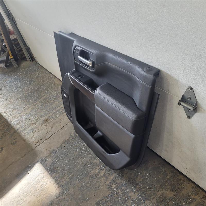 2019 SIERRA150 RH FRONT DOOR PANEL TRIM SLT 25359 - image 4