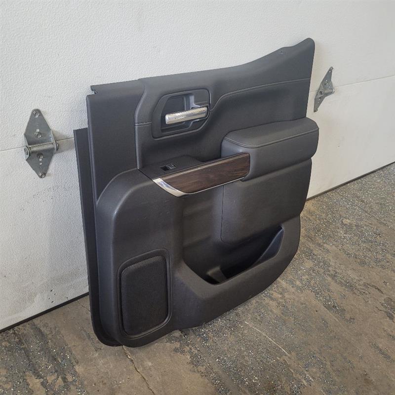 2019 SIERRA150 RH CREW CAB REAR DOOR TRIM PANEL 25360 - image 3