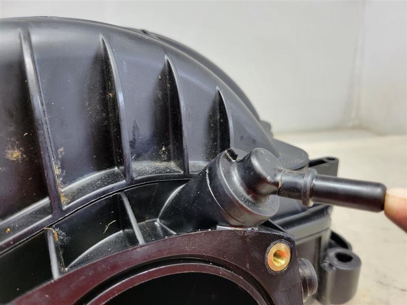 2019 SIERRA150 L87 6.2L ENGINE INTAKE BROKE NIPPLE 25395 - image 14