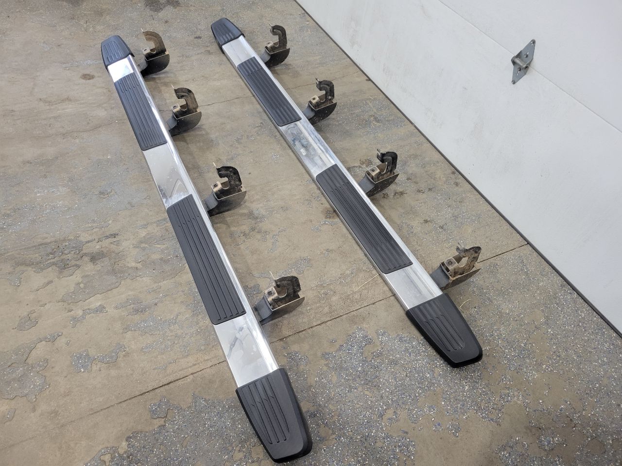 2019 SIERRA150 OEM CREW CAB RUNNING BOARDS PAIR 25397 - image 3