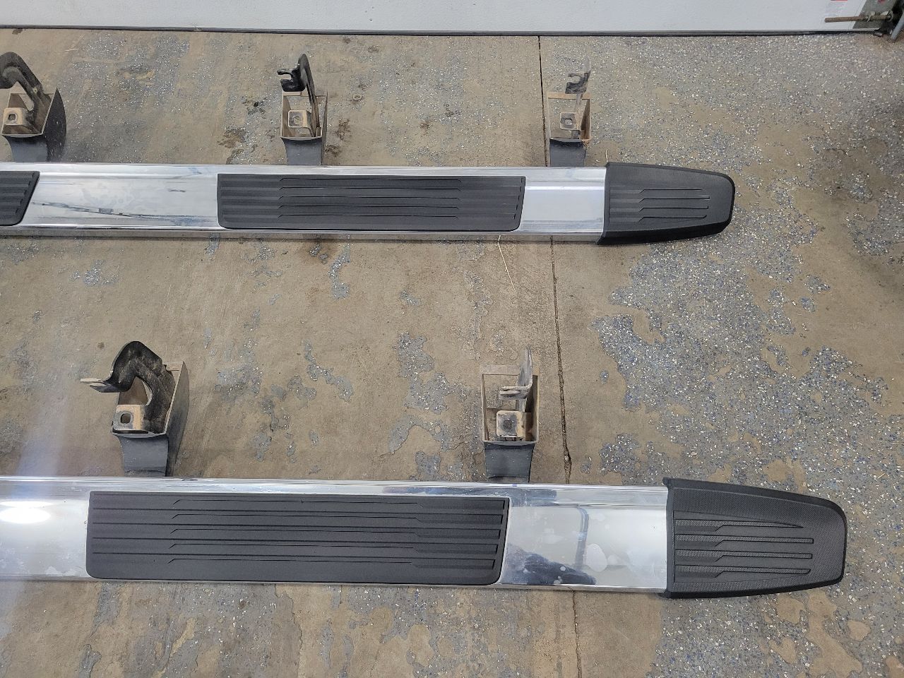 2019 SIERRA150 OEM CREW CAB RUNNING BOARDS PAIR 25397 - image 4