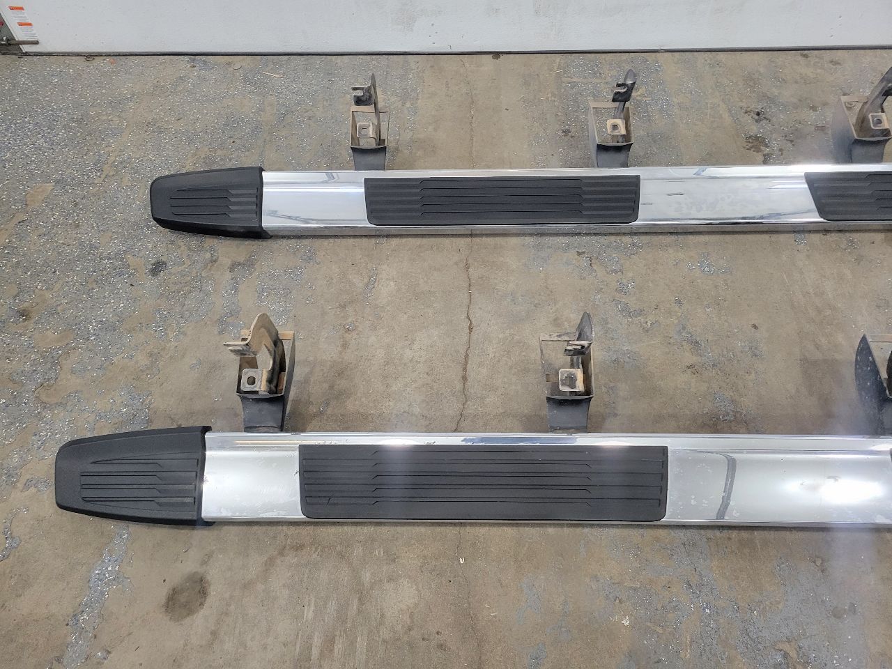 2019 SIERRA150 OEM CREW CAB RUNNING BOARDS PAIR 25397 - image 5