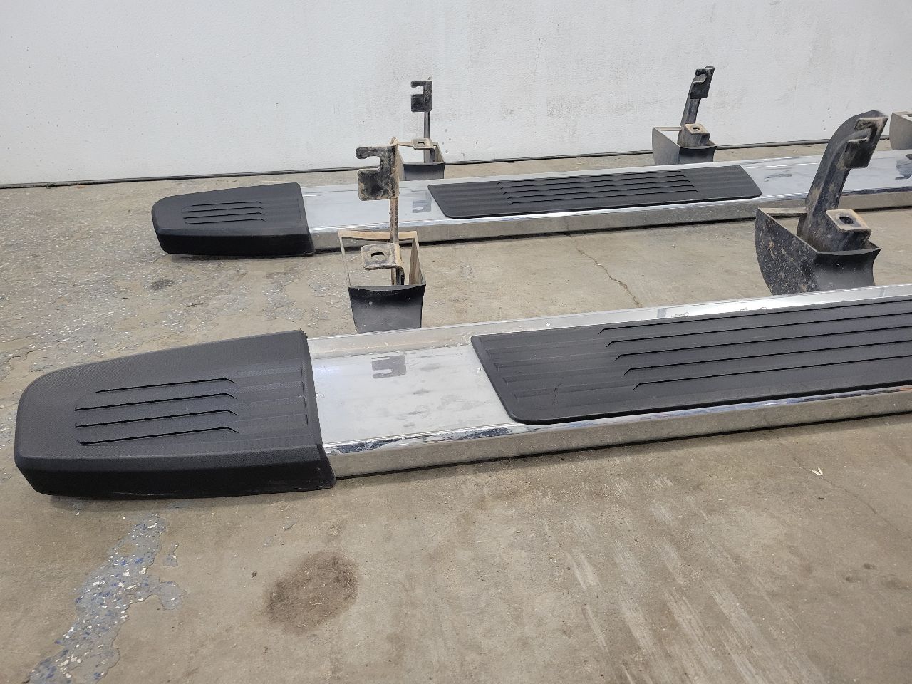 2019 SIERRA150 OEM CREW CAB RUNNING BOARDS PAIR 25397 - image 8