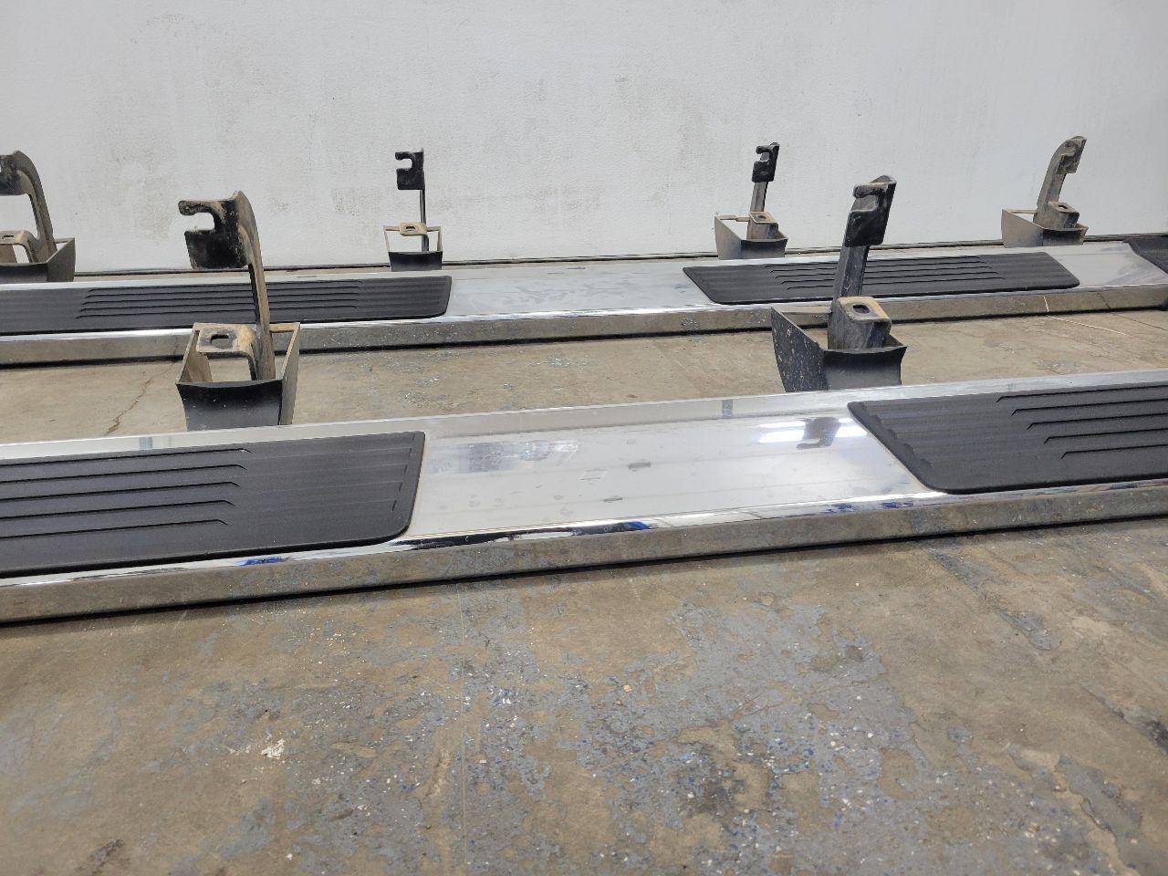 2019 SIERRA150 OEM CREW CAB RUNNING BOARDS PAIR 25397 - image 9