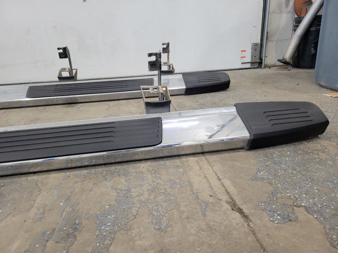 2019 SIERRA150 OEM CREW CAB RUNNING BOARDS PAIR 25397 - image 10