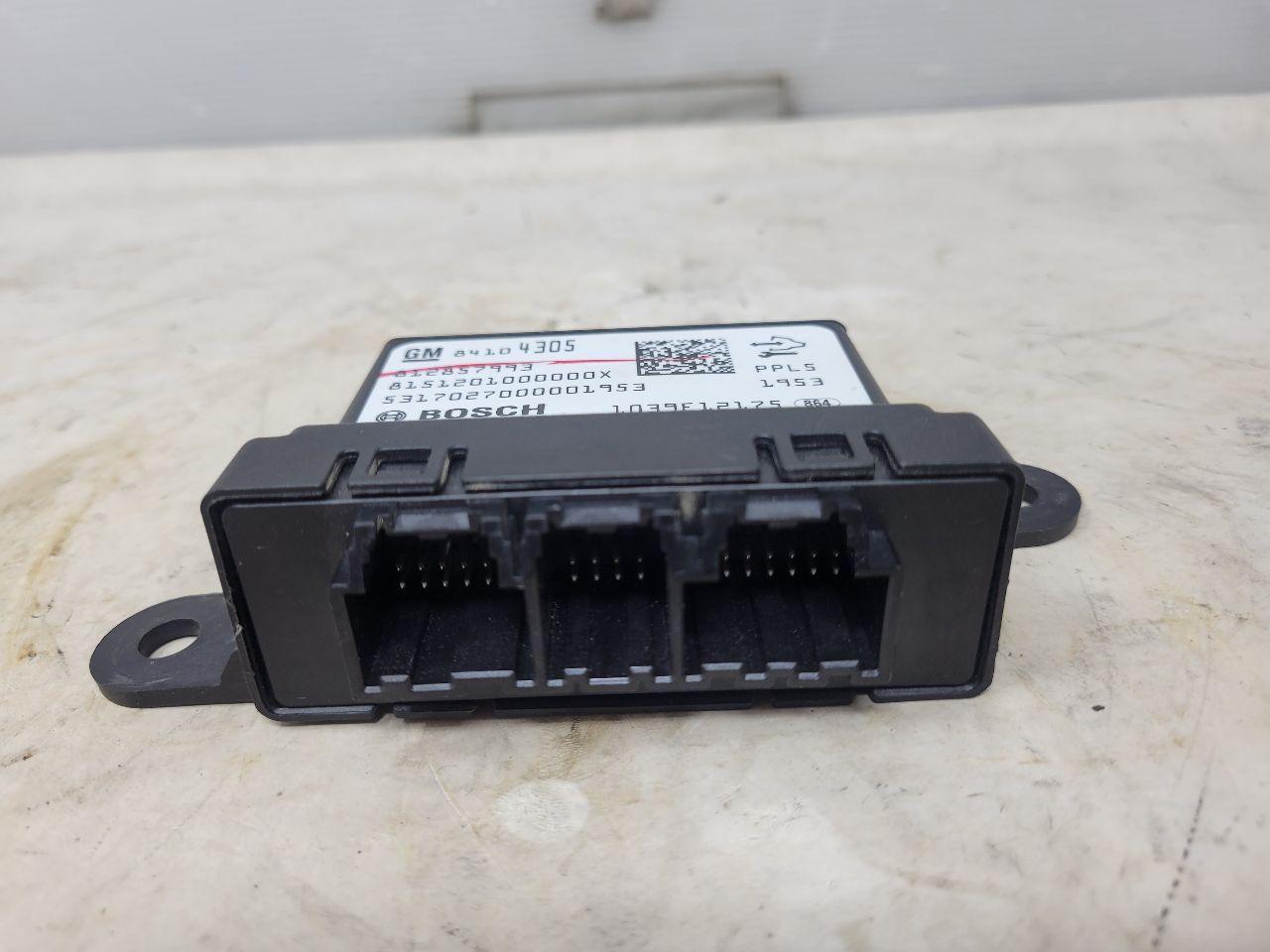 2017 SILVRDO15 DRIVER PARK ASSIST MODULE 84104305 25412 - image 2