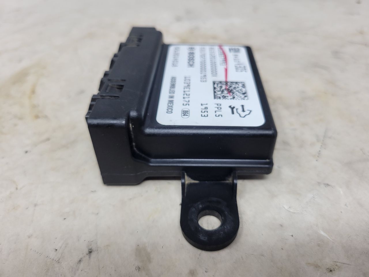 2017 SILVRDO15 DRIVER PARK ASSIST MODULE 84104305 25412 - image 3