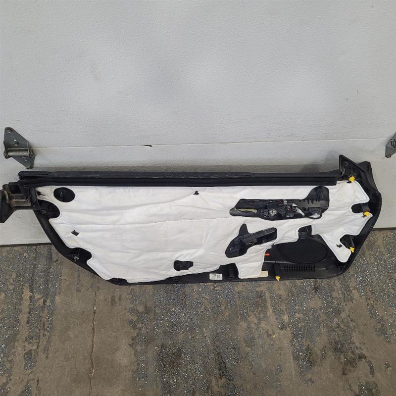 2017 CAMARO RH FRONT DOOR TRIM PANEL 25461 - image 6