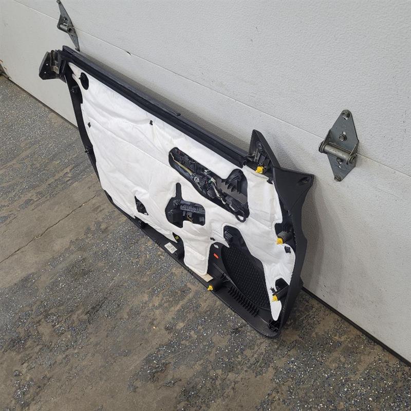 2017 CAMARO RH FRONT DOOR TRIM PANEL 25461 - image 7