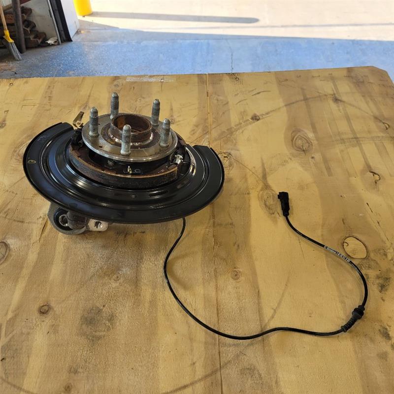2017 CAMARO SS 1LE LH REAR SPINDLE & HUB 43K 25535 - image 1