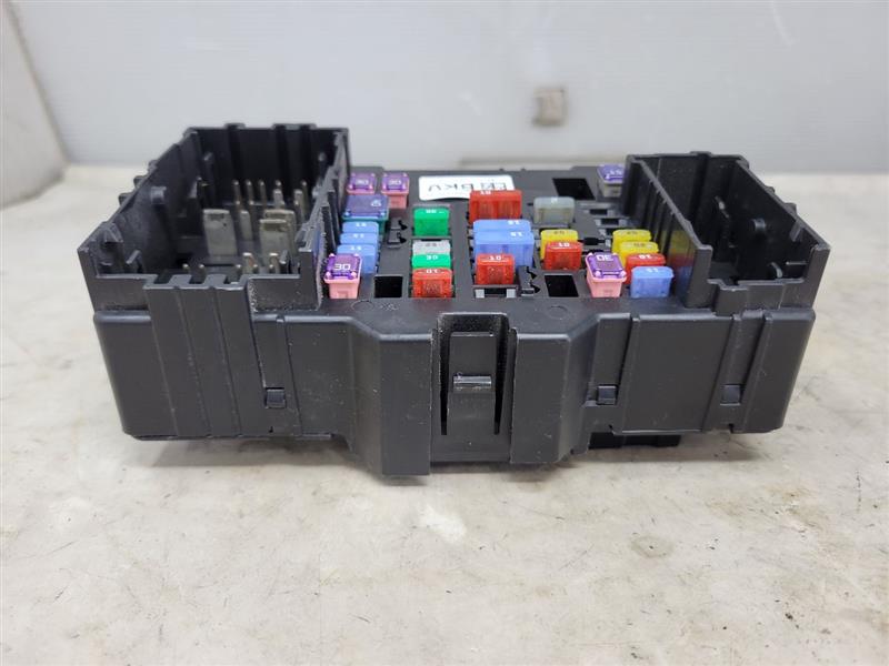2017 SILVRDO15 RH DASH FUSE JUNCTION BOX 23443944 25569 - image 2