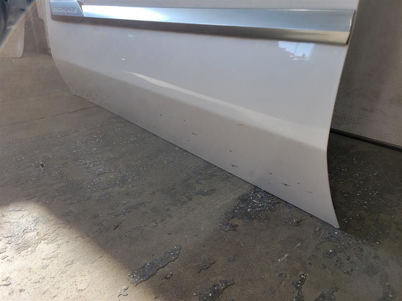 2019 ESCALADE LH ABALONE WHITE SMALL CHIP ON EDGE 25645 - image 6