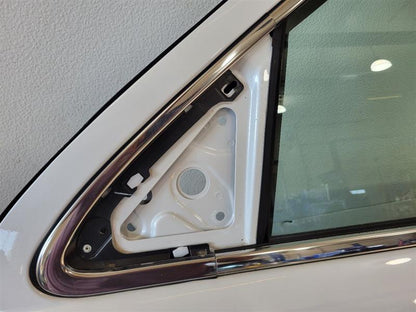 2019 ESCALADE LH ABALONE WHITE SMALL CHIP ON EDGE 25645 - image 9