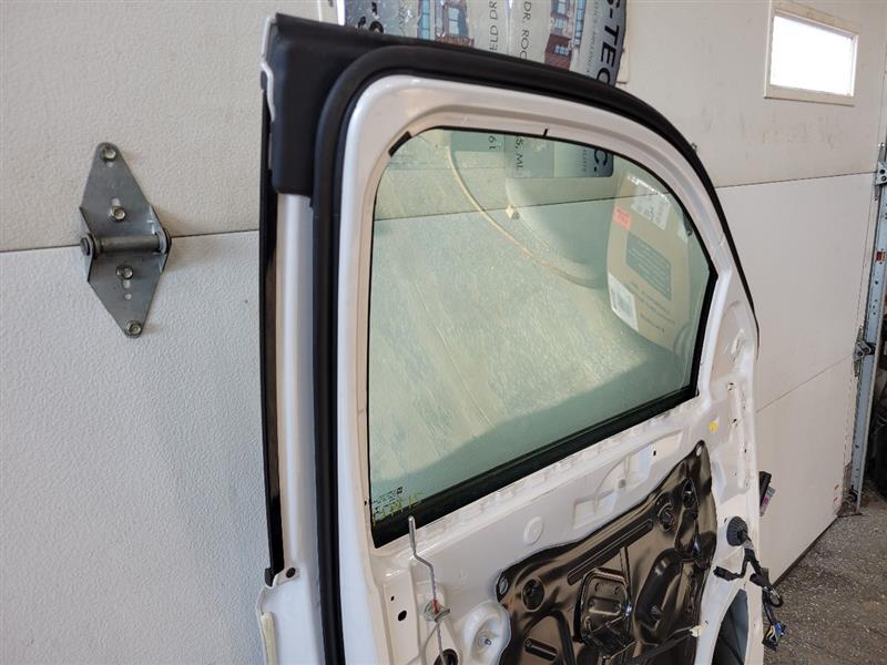 2019 ESCALADE LH ABALONE WHITE SMALL CHIP ON EDGE 25645 - image 14