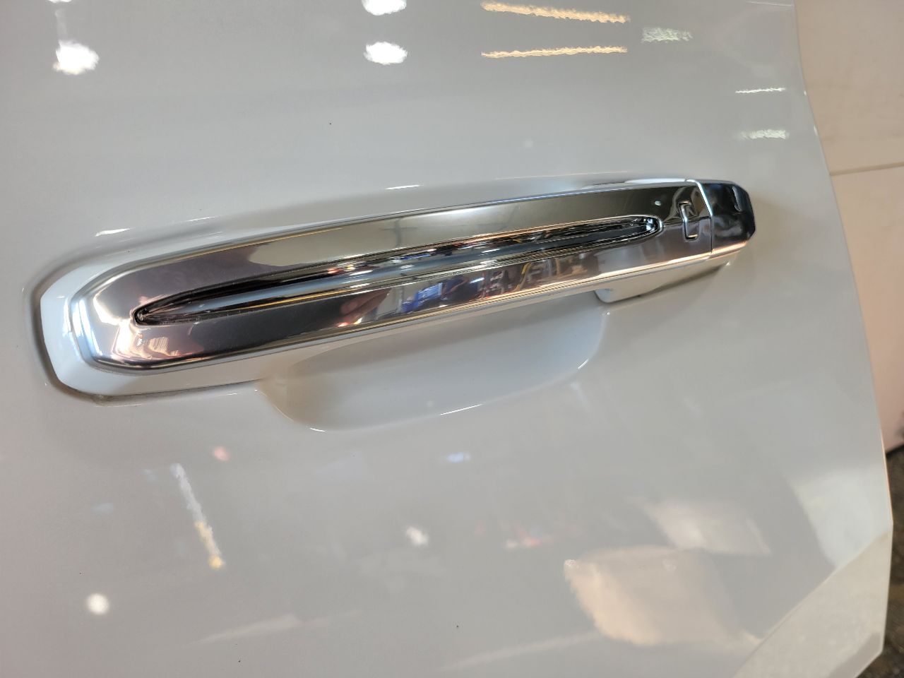 2019 ESCALADE LH REAR DOOR ABALONE WHITE 140X 25646 - image 5