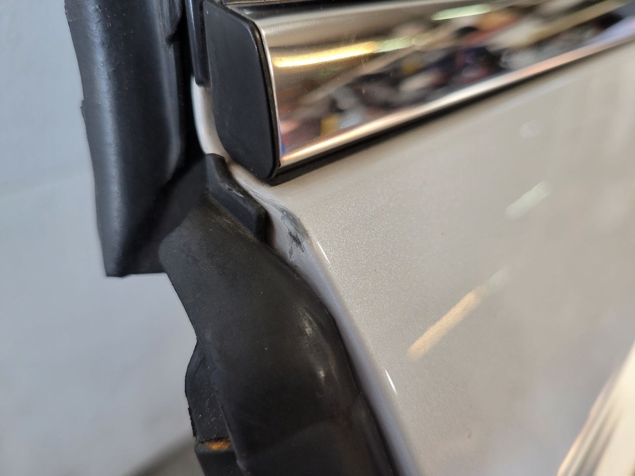 2019 ESCALADE LH REAR DOOR ABALONE WHITE 140X 25646 - image 7