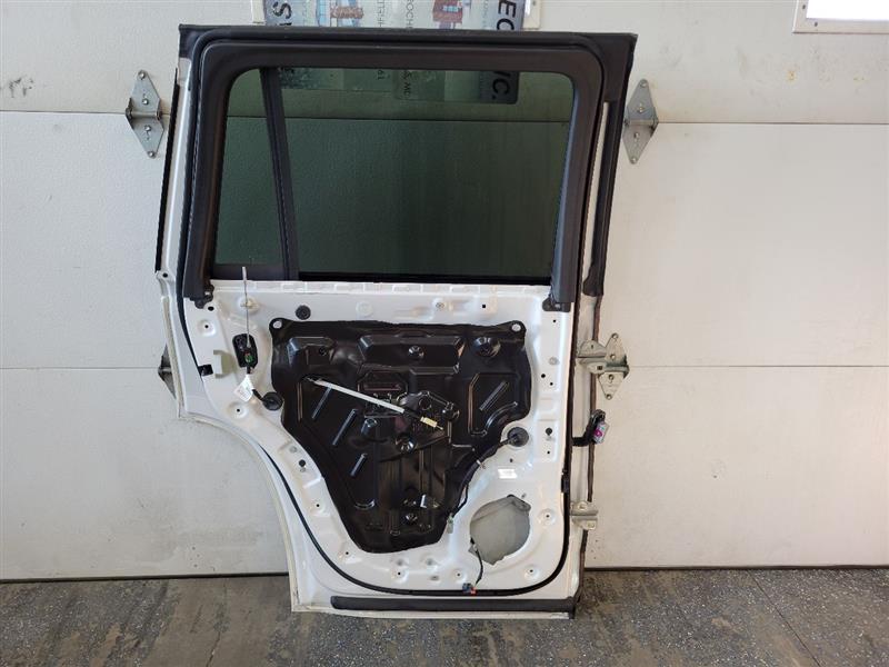 2019 ESCALADE LH REAR DOOR ABALONE WHITE 140X 25646 - image 9