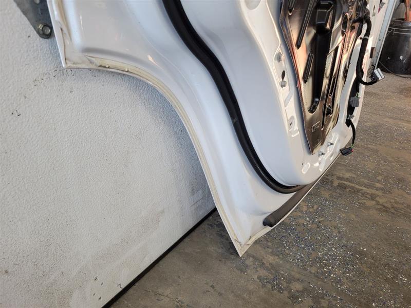 2019 ESCALADE LH REAR DOOR ABALONE WHITE 140X 25646 - image 12
