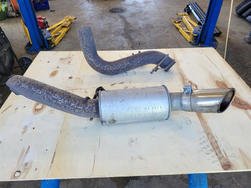 2019 ESCALADE 6.2L EXHAUST OVER AXLE PIPE & RESONA 25657 - image 1