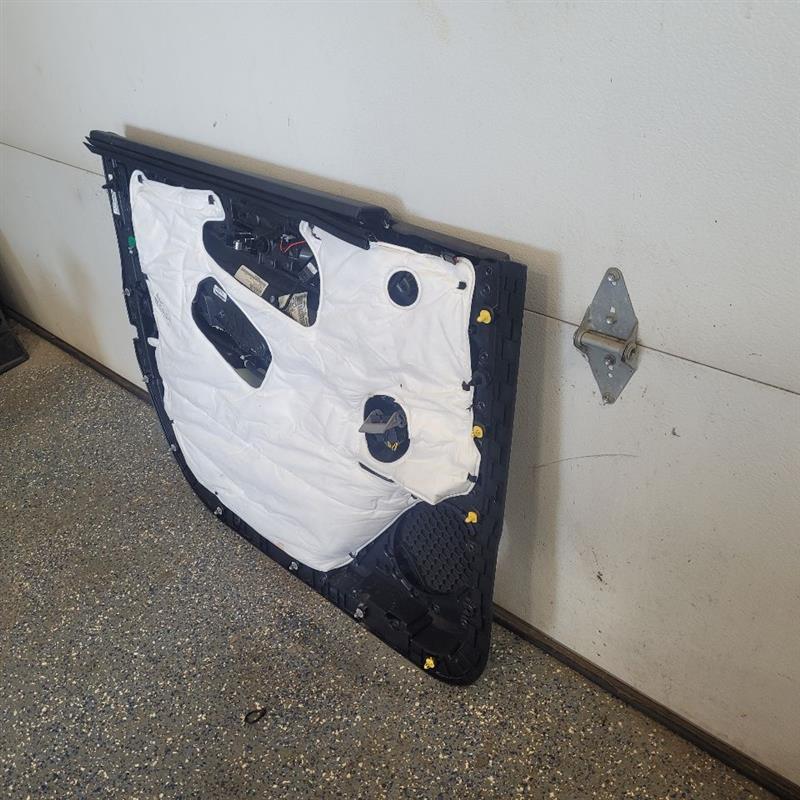 2019 ESCALADE RH FRONT DOOR TRIM PANEL BLACK 25686 - image 7