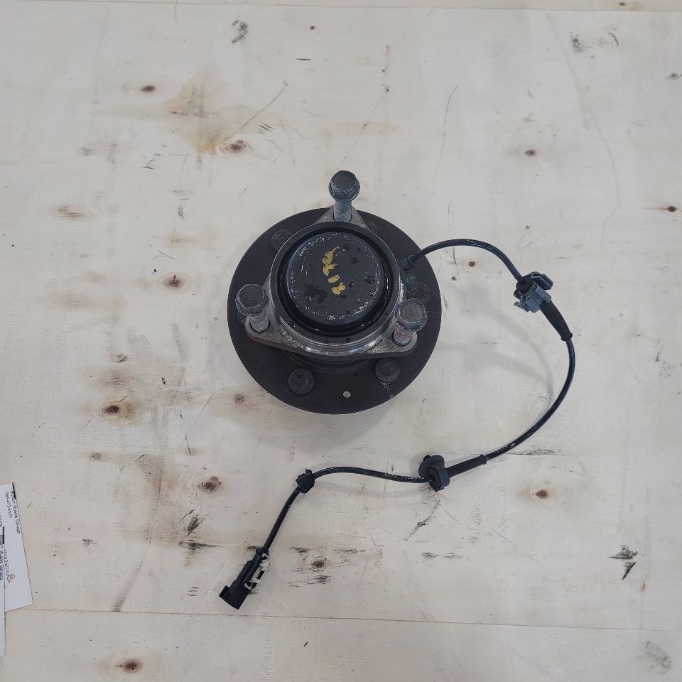 2019 ESCALADE OEM FRONT HUB 2WD RWD 48K MILES 25695 - image 3