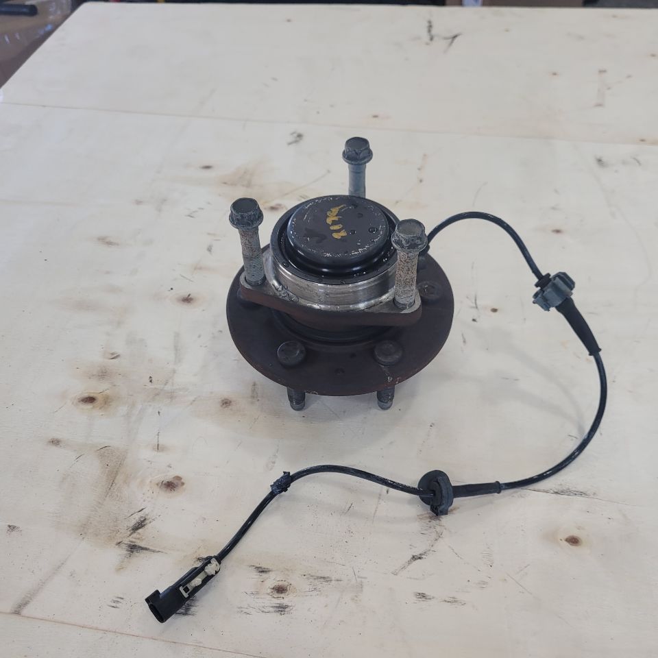 2019 ESCALADE OEM FRONT HUB 2WD RWD 48K MILES 25695 - image 5