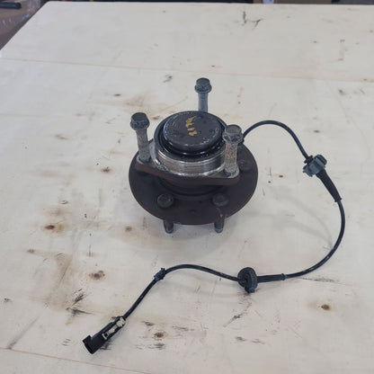 2019 ESCALADE OEM FRONT HUB 2WD RWD 48K MILES 25695 - image 5
