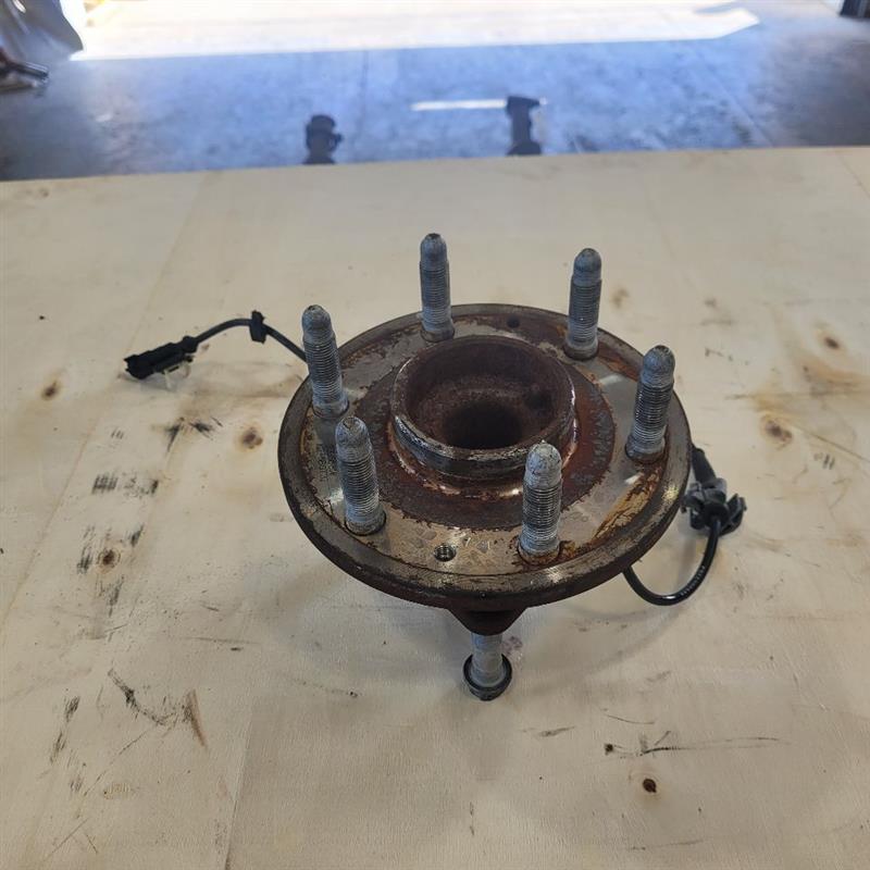 2019 ESCALADE OEM FRONT HUB 2WD RWD 48K MILES 25695 - image 9