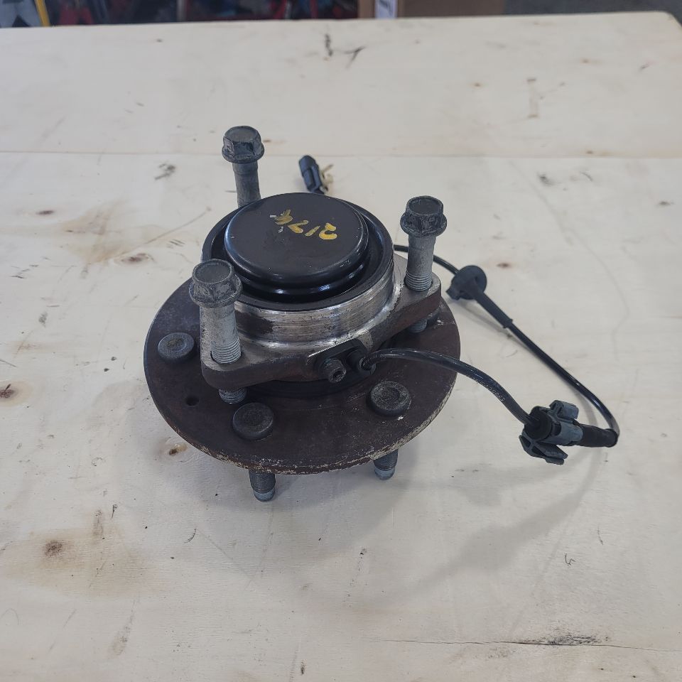 2019 ESCALADE OEM FRONT HUB 2WD RWD 48K MILES 25696 - image 2