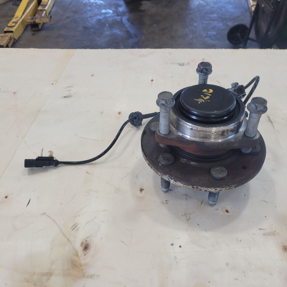 2019 ESCALADE OEM FRONT HUB 2WD RWD 48K MILES 25696 - image 3