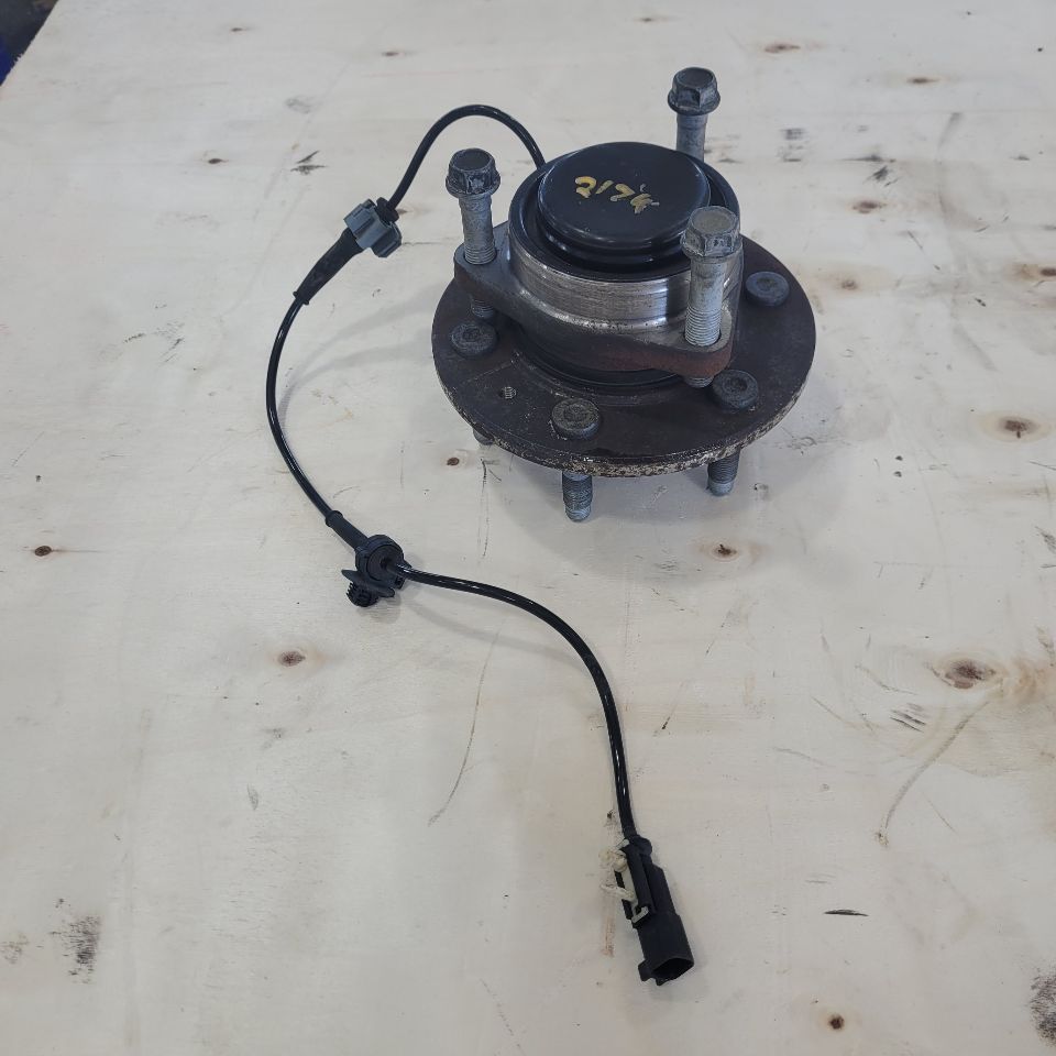 2019 ESCALADE OEM FRONT HUB 2WD RWD 48K MILES 25696 - image 5