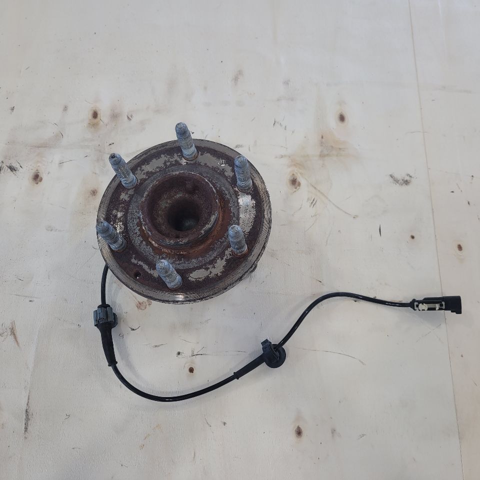 2019 ESCALADE OEM FRONT HUB 2WD RWD 48K MILES 25696 - image 8