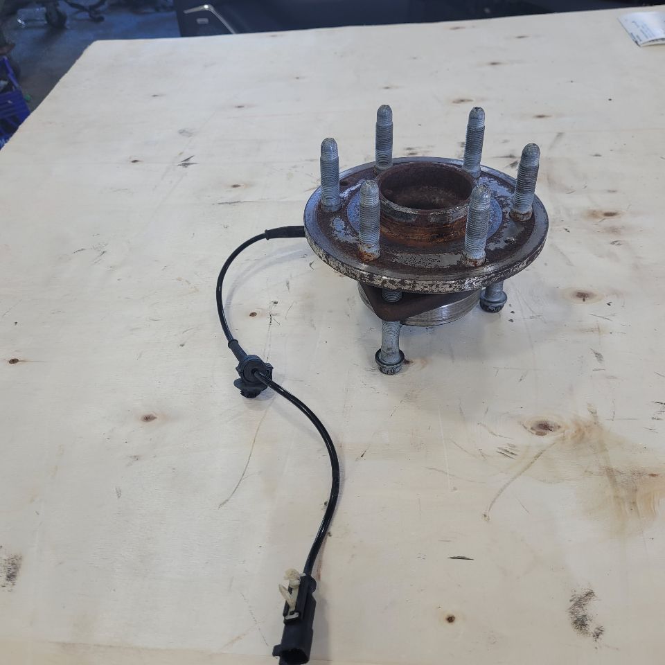 2019 ESCALADE OEM FRONT HUB 2WD RWD 48K MILES 25696 - image 10