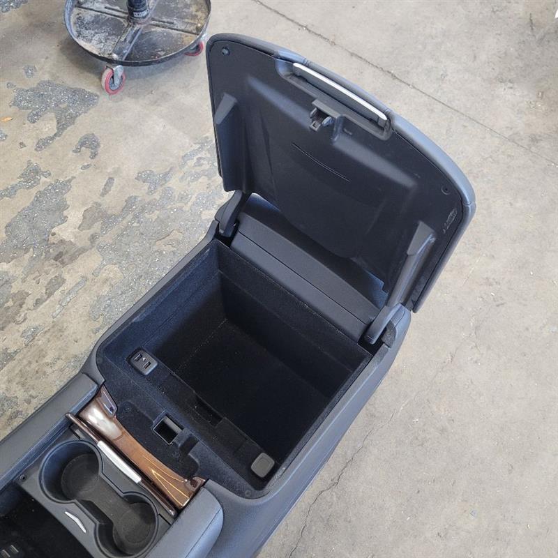 2019 ESCALADE CENTER CONSOLE BLACK 25699 - image 13