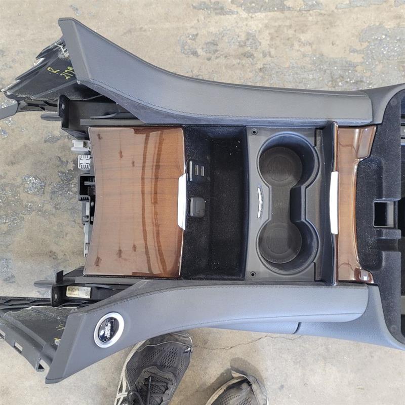 2019 ESCALADE CENTER CONSOLE BLACK 25699 - image 16