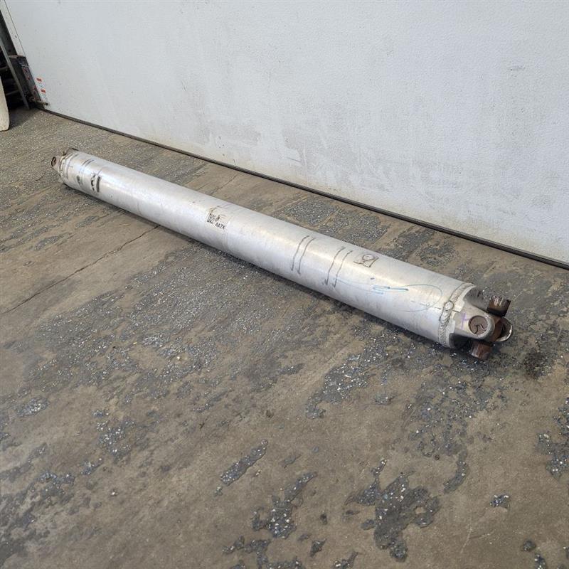 2019 ESCALADE 2WD REAR DRIVESHAFT 23486754 48K 25700 - image 3