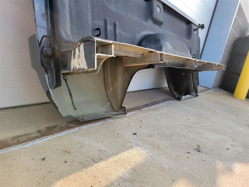 2017 SILVRDO15 LH 6'6" BOX BED SIDE GASOLINE MET 25720 - image 5