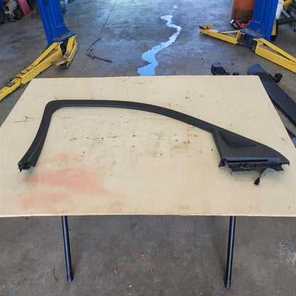 2019 ESCALADE LH FRONT UPPER DOOR TRIM PANEL 25730 - image 1