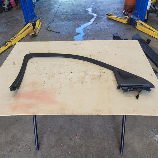 2019 ESCALADE LH FRONT UPPER DOOR TRIM PANEL 25730 - image 1