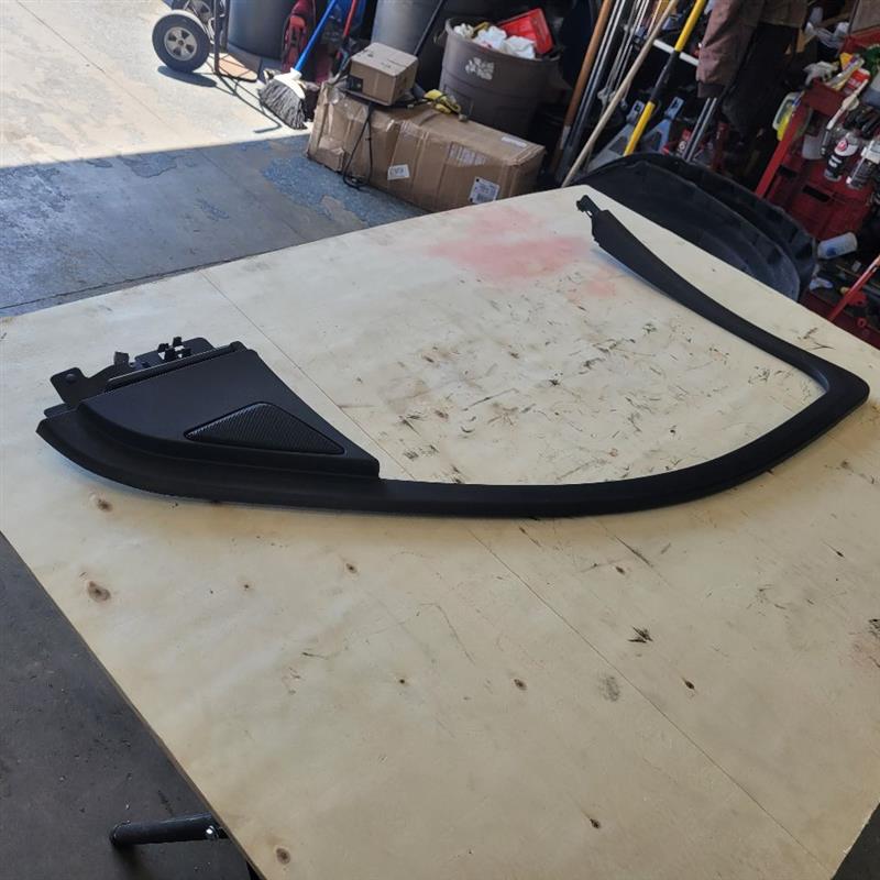 2019 ESCALADE LH FRONT UPPER DOOR TRIM PANEL 25730 - image 4