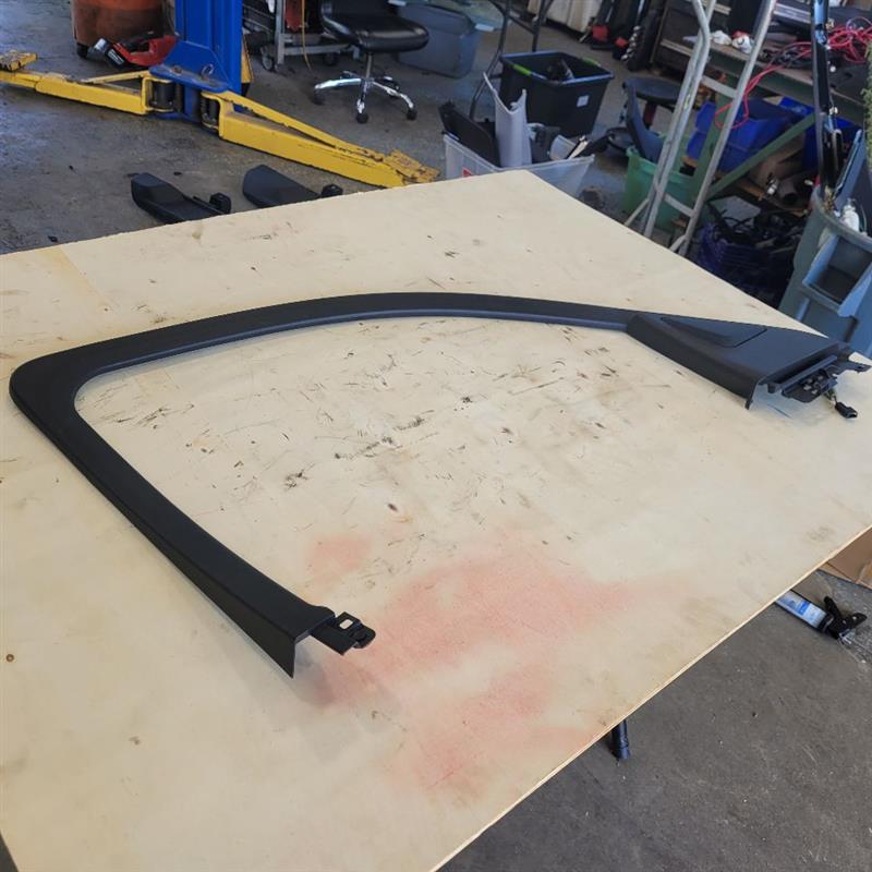 2019 ESCALADE LH FRONT UPPER DOOR TRIM PANEL 25730 - image 5