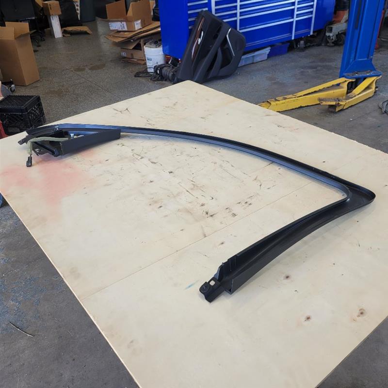 2019 ESCALADE LH FRONT UPPER DOOR TRIM PANEL 25730 - image 6