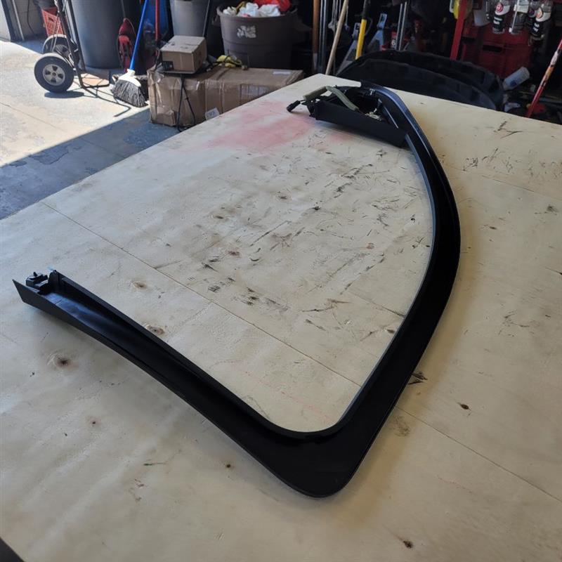 2019 ESCALADE LH FRONT UPPER DOOR TRIM PANEL 25730 - image 9