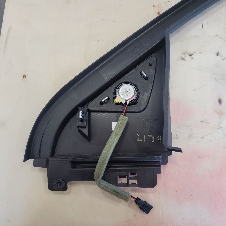 2019 ESCALADE LH FRONT UPPER DOOR TRIM PANEL 25730 - image 10