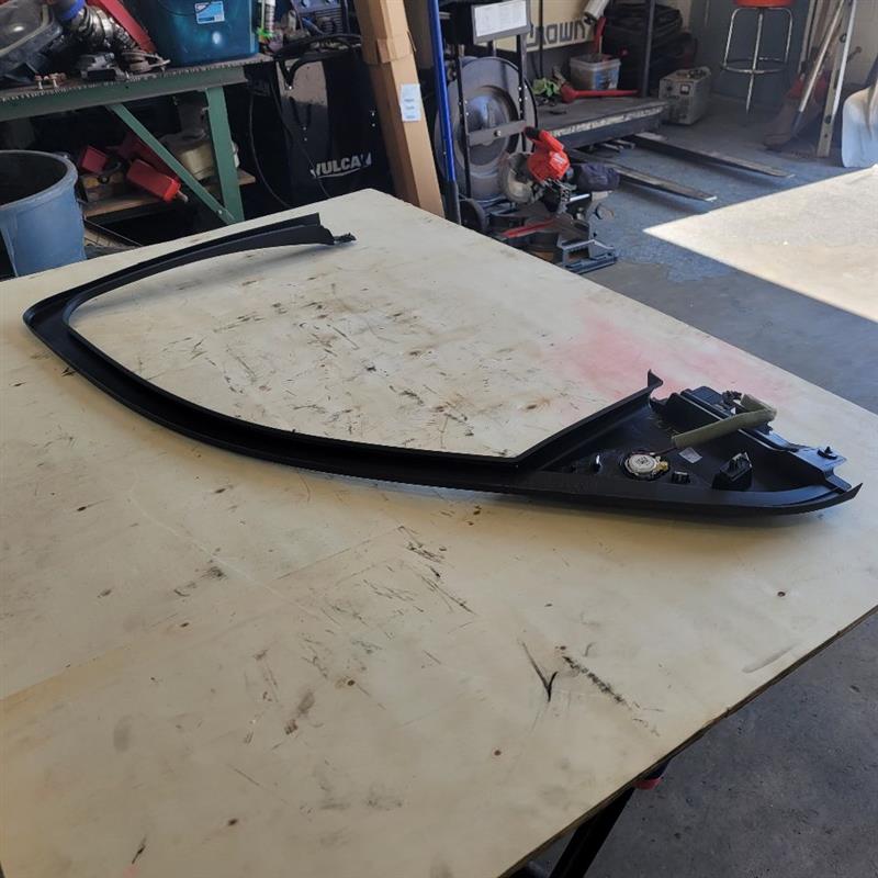 2019 ESCALADE LH FRONT UPPER DOOR TRIM PANEL 25730 - image 11